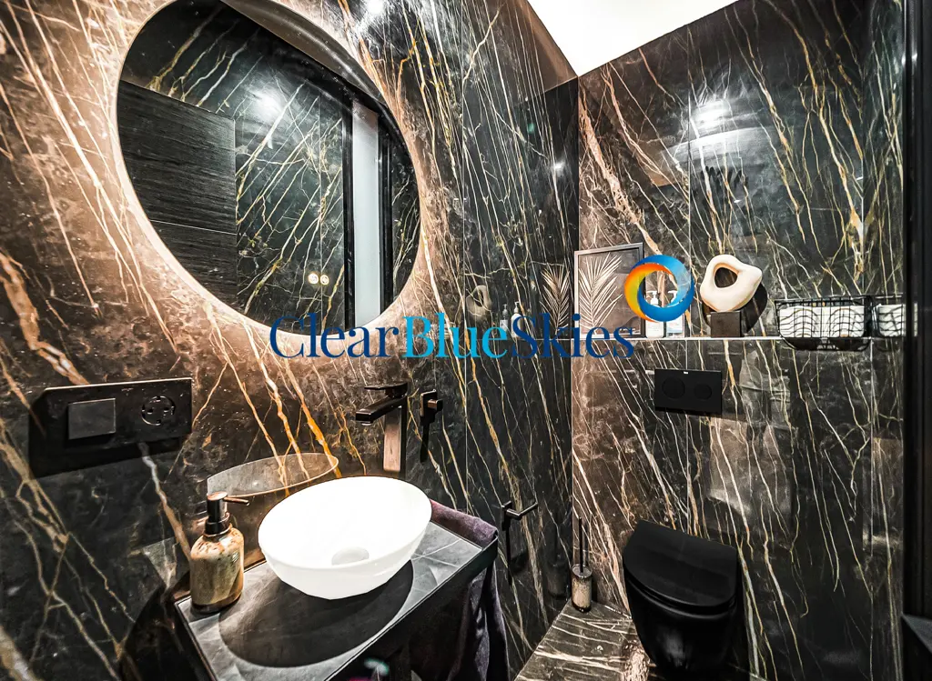 Image of 4 bed house for sale in El Duque