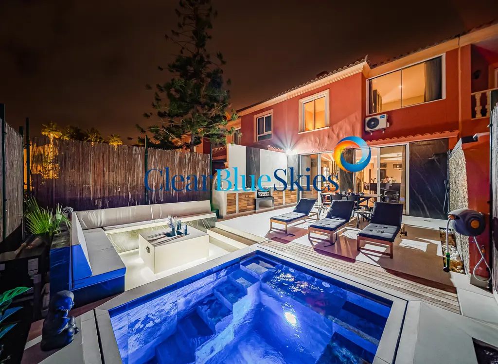 Image of 4 bed house for sale in El Duque