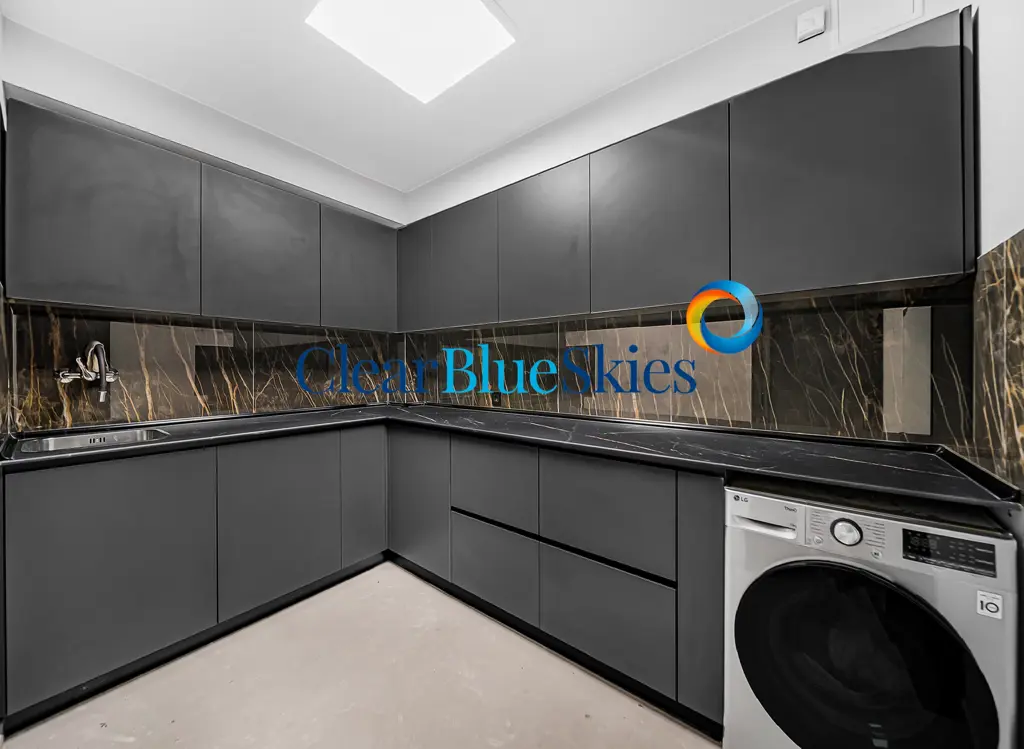 Image of 4 bed house for sale in El Duque