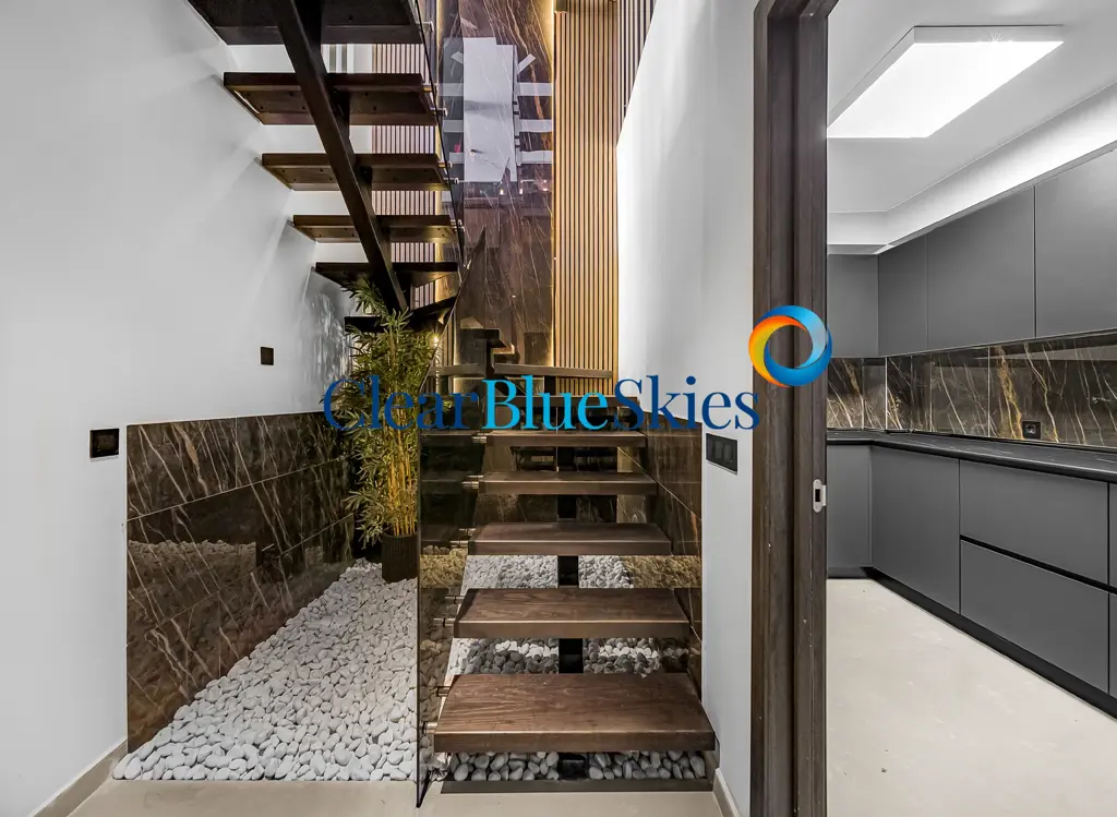 Image of 4 bed house for sale in El Duque