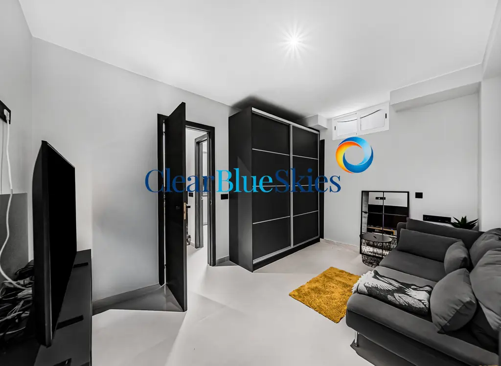 Image of 4 bed house for sale in El Duque