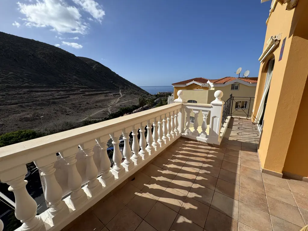 Image of Apartment for sale in Los Cristianos, Parque Tropical II